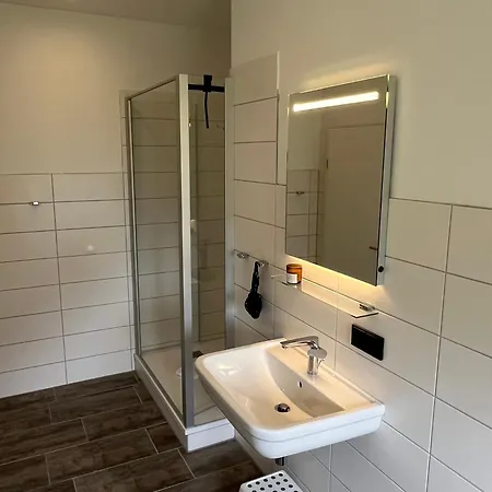 Kleines Berghaus #2 *