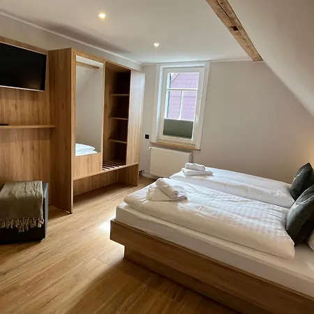 Kleines Berghaus #2 *